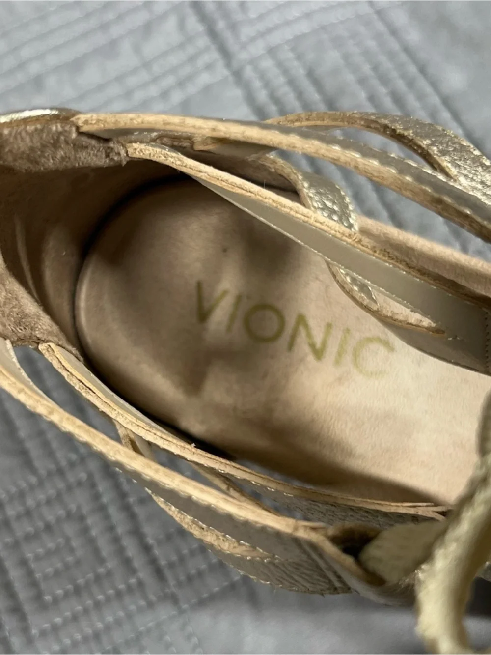 VIONIC Aruba Calypso Gold Wedge Sandals Womens Size 7.5 Leather Espadrille Shoes